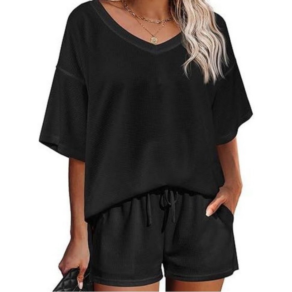 NWT Ekouaer Black Women's Casual Short set